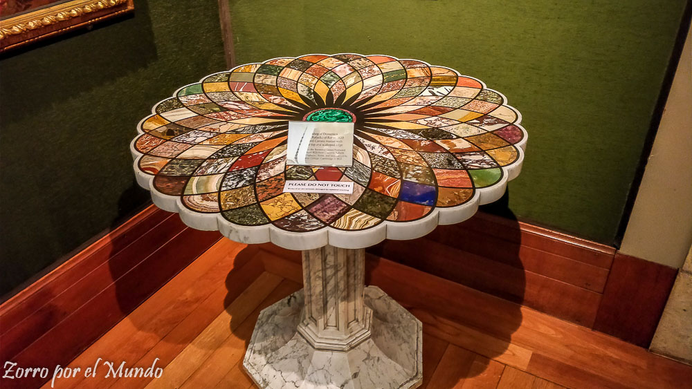 Mesa colorida encontrada en Museo Fitzwilliam