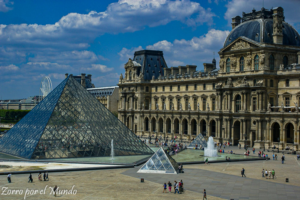 Louvre y su gran estructura