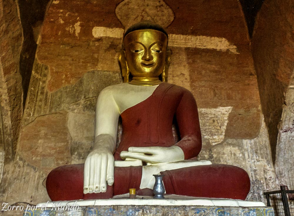 Se visitan lugares sagrados. templos de Bagan