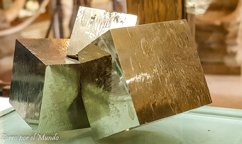 Minerale cuadradx en Museo de Geología